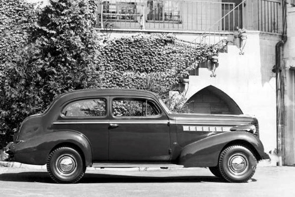 1938 Buick Series 60 Century 5-Passenger 2-Door Touring Sedan